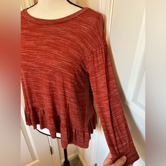 Women's long sleeve flowy Rust Top - Picture 3 of 5